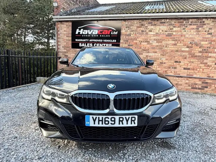 BMW 3 Series 2019 photo 2
