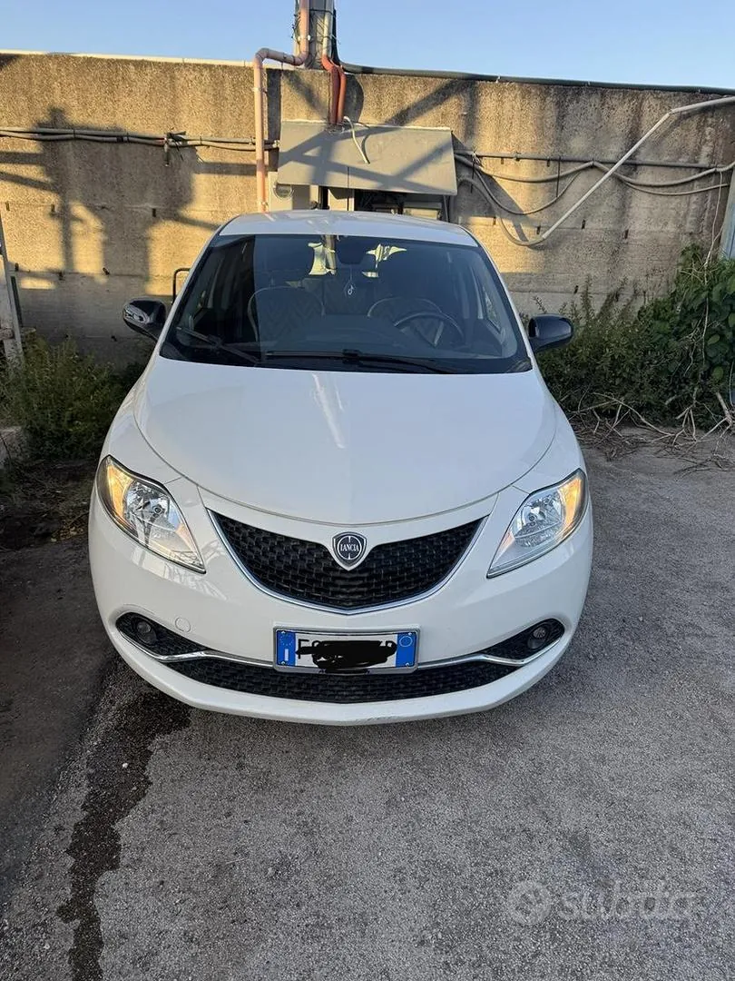 Lancia Ypsilon 2016 photo 2