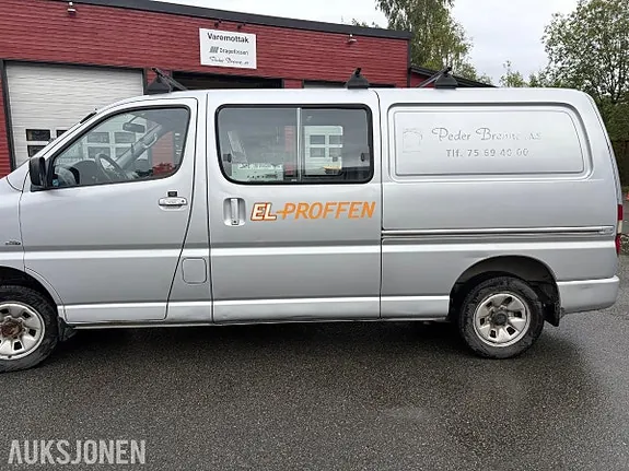 Toyota Hiace 2007 photo 2