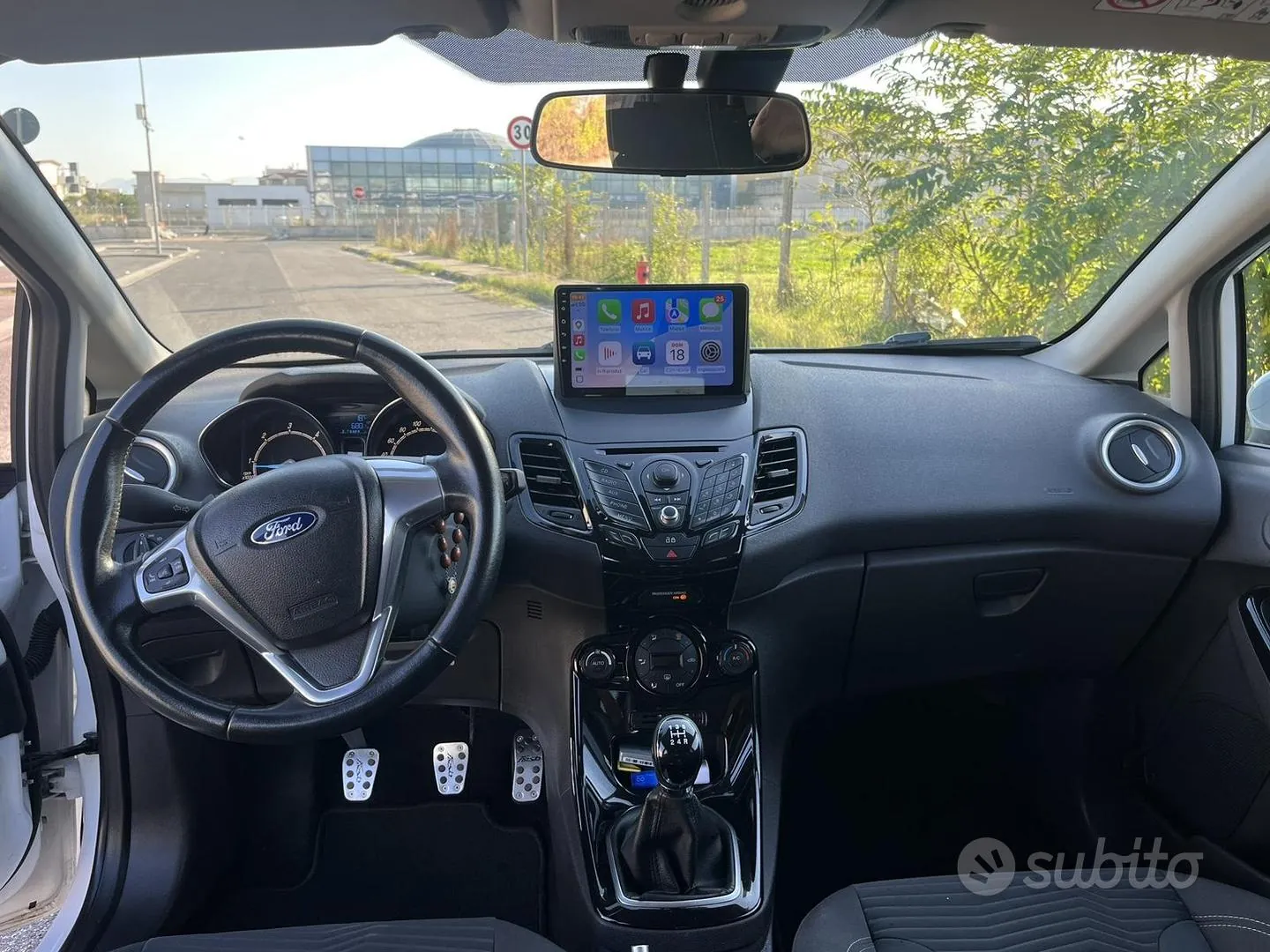 Ford Fiesta 2015 photo 2