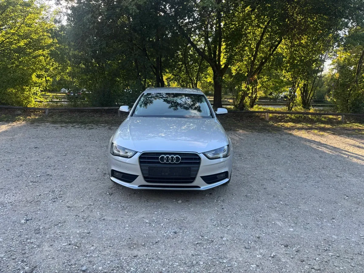 Audi A4 2012 photo 2