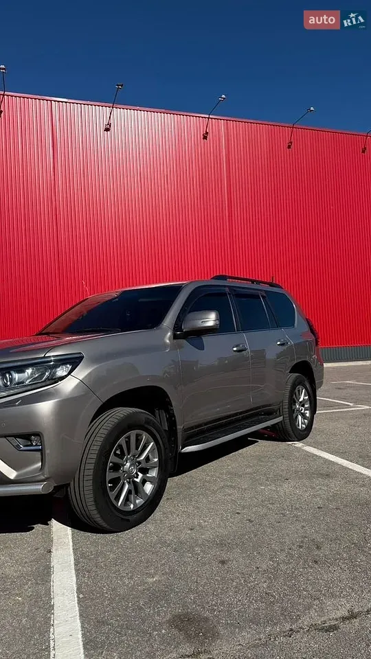 Toyota Land Cruiser Prado 2018 photo 2
