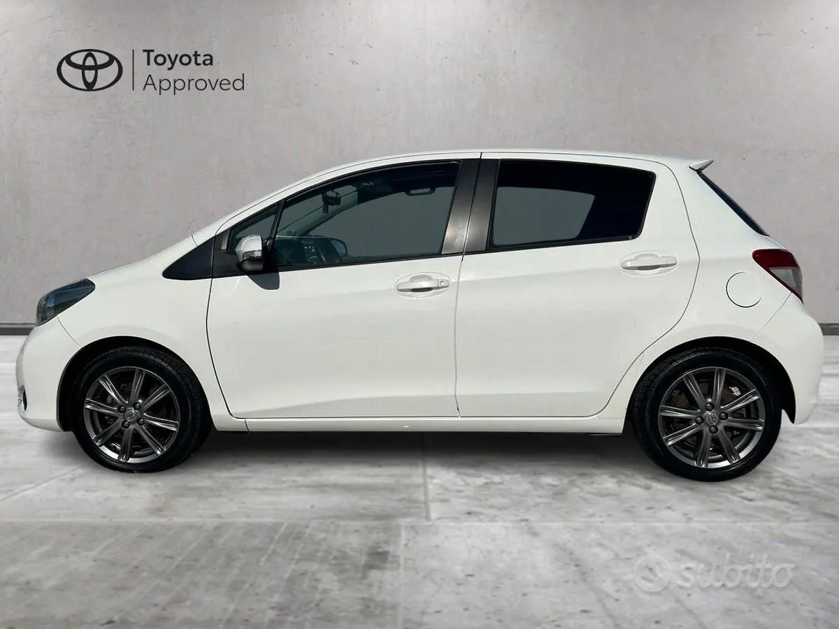 Toyota Yaris 2012 photo 3