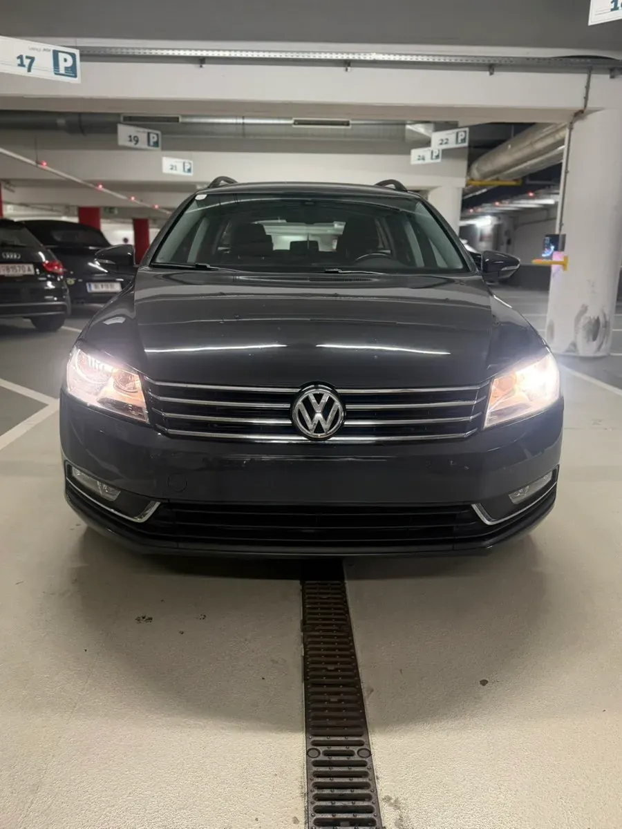 Volkswagen Passat 2012 photo 2