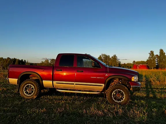Dodge Ram 3500 2003 photo 2