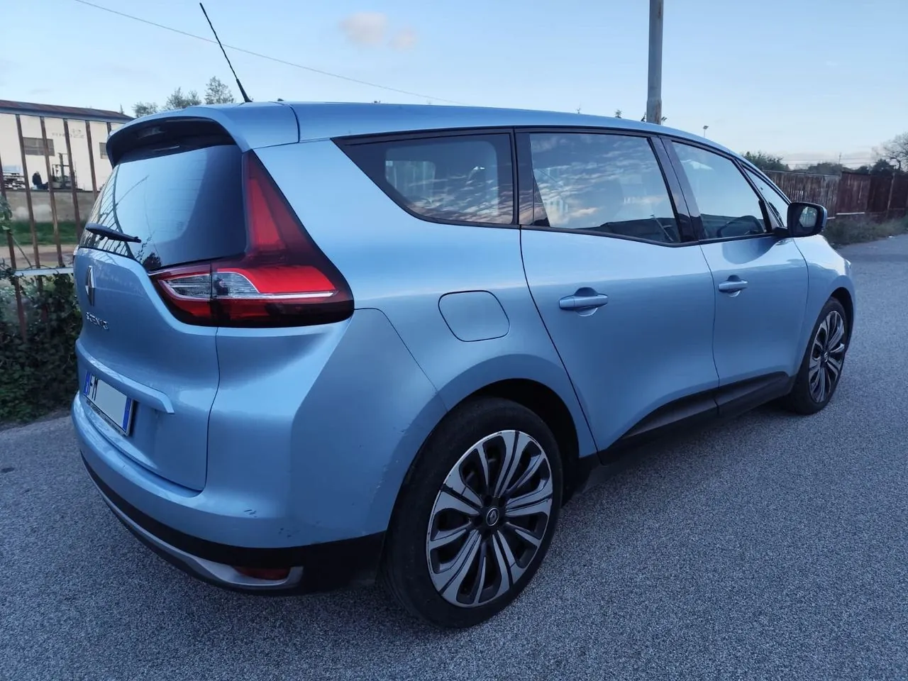 Renault Grand Scenic 2017 photo 3