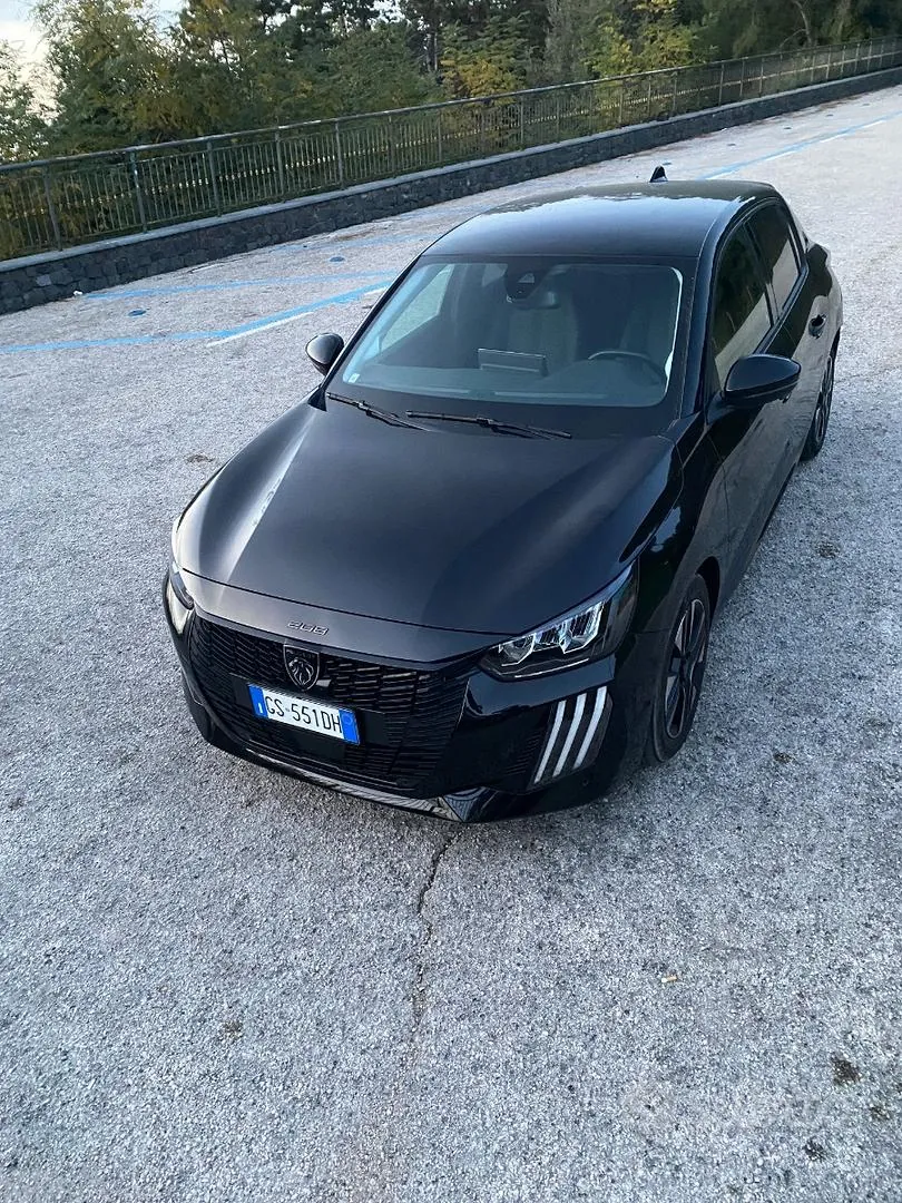 Peugeot 208 2024 photo 2