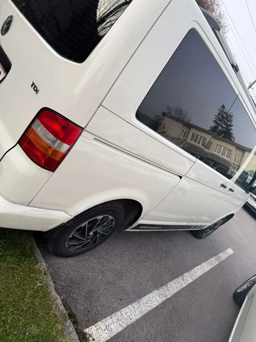 Volkswagen T5 2009 photo 2