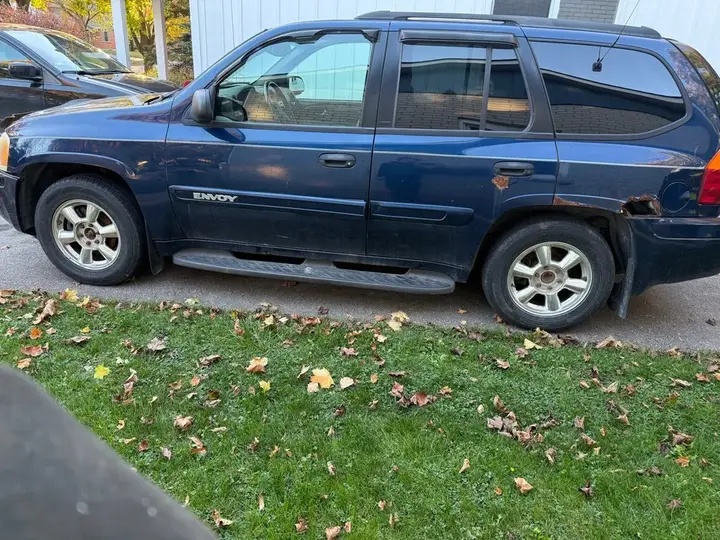 GMC Envoy 2003 photo 3