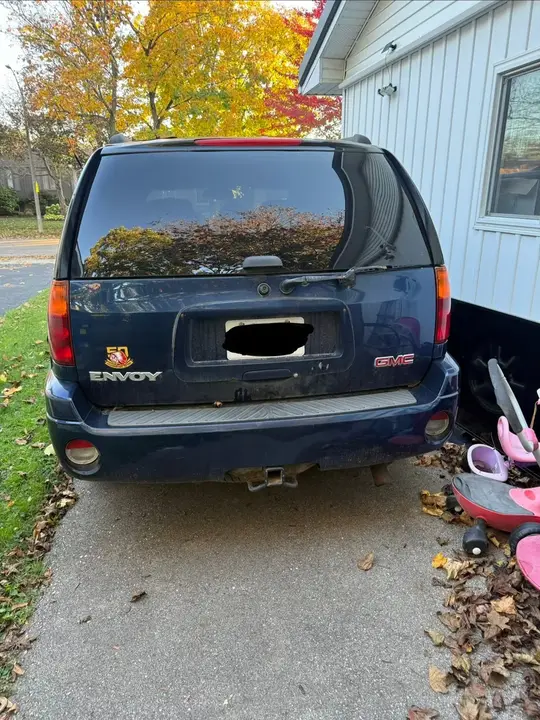 GMC Envoy 2003 photo 2