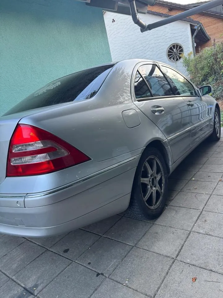 Mercedes-Benz C240