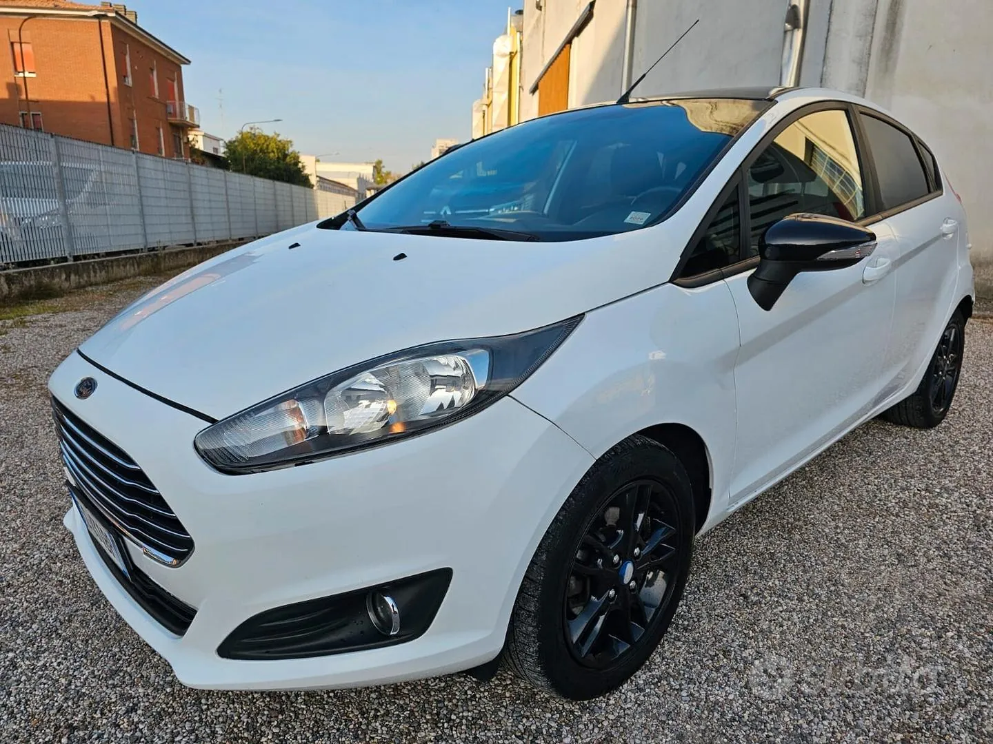 Ford Fiesta 2016 photo 2