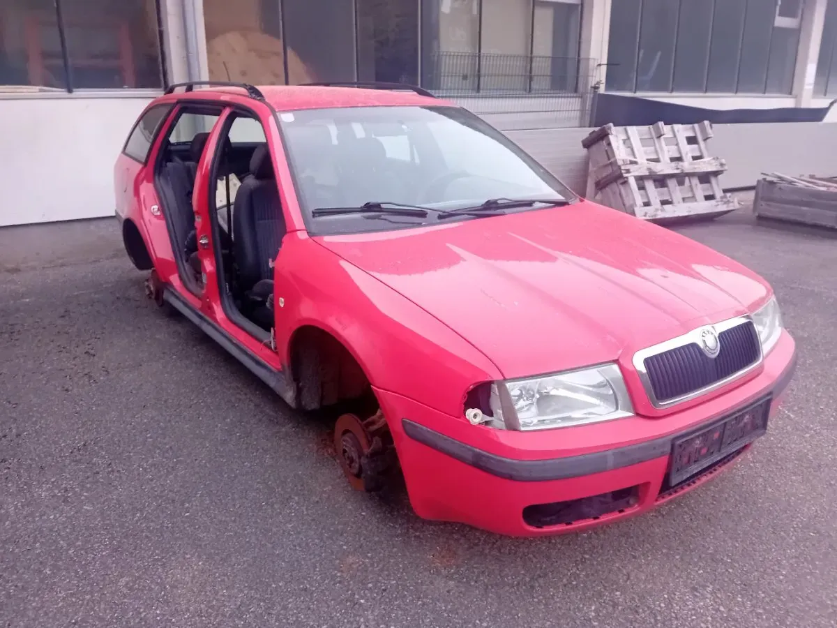 Skoda Octavia 2003 photo 2
