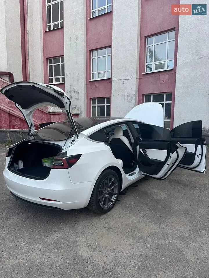 Tesla Model 3 2020 photo 2