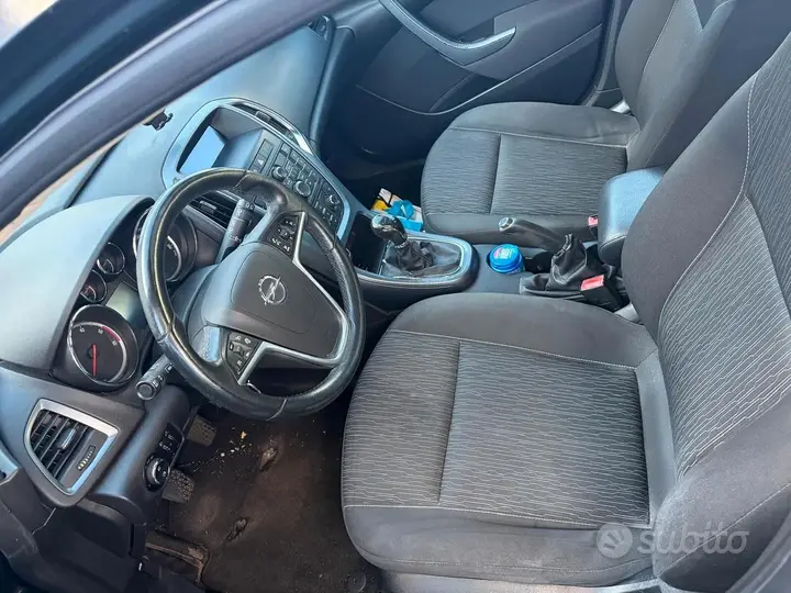 Opel Astra 2013 photo 5