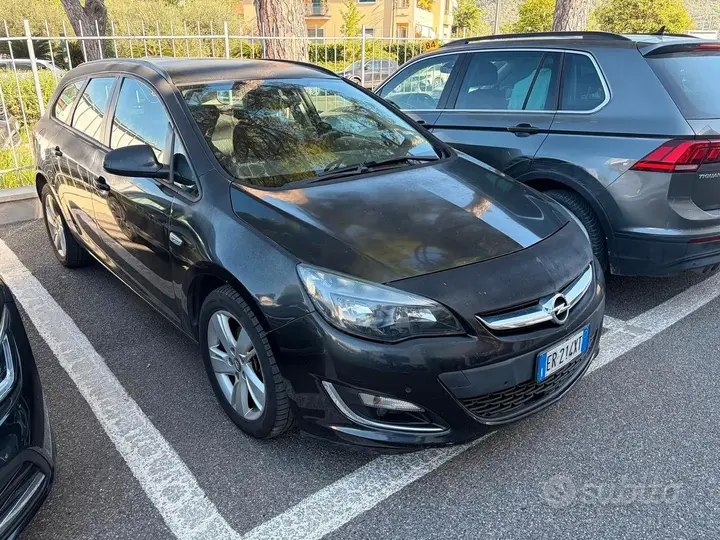 Opel Astra 2013 photo 2