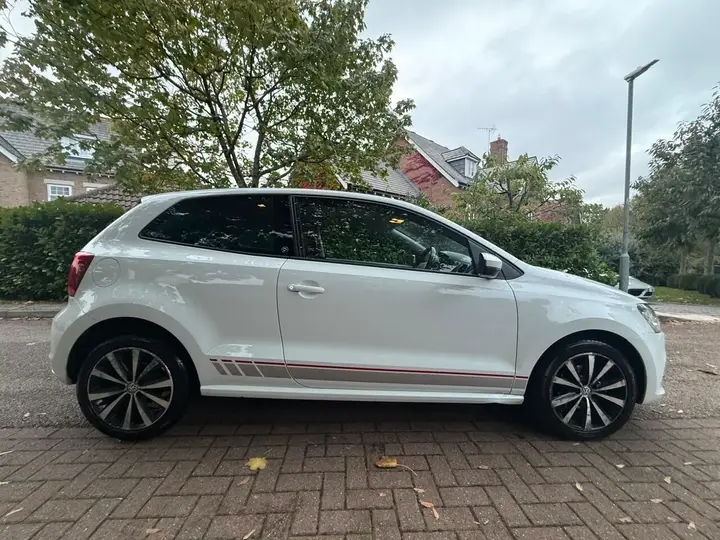 Volkswagen Polo 2017 photo 2