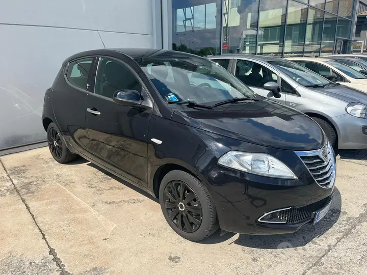 Lancia Ypsilon