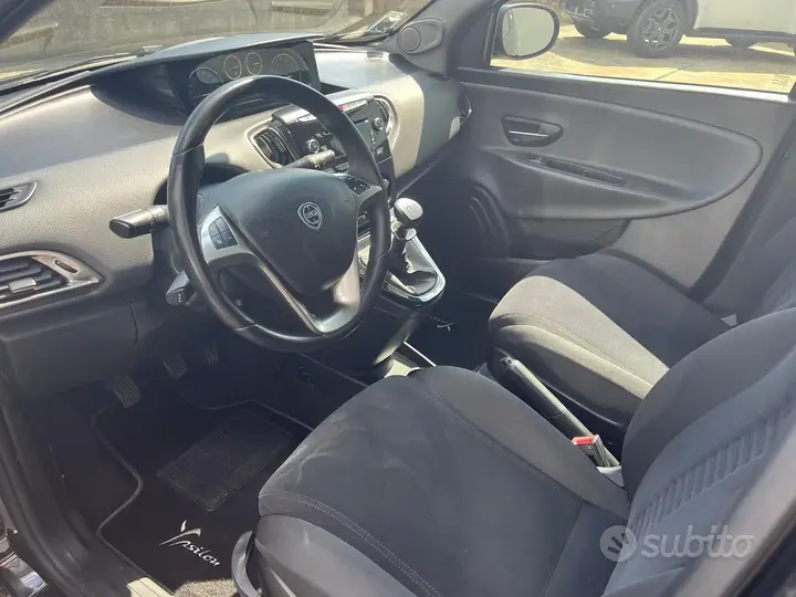 Lancia Ypsilon 2013 photo 2
