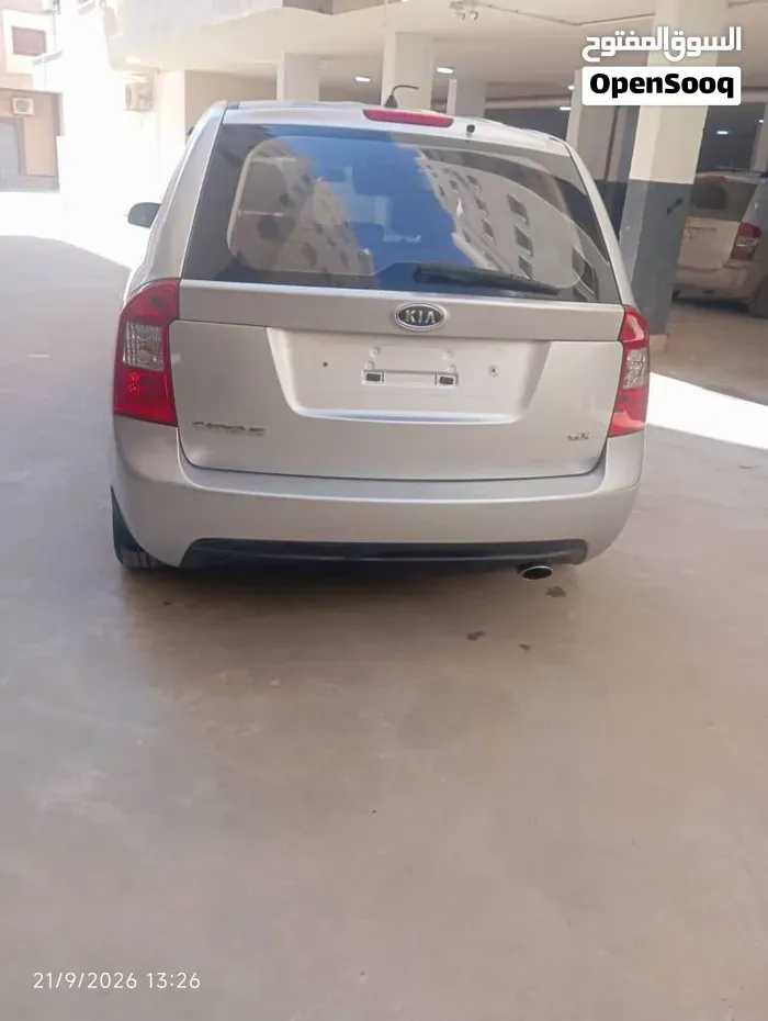 Kia Carens 2011 photo 4