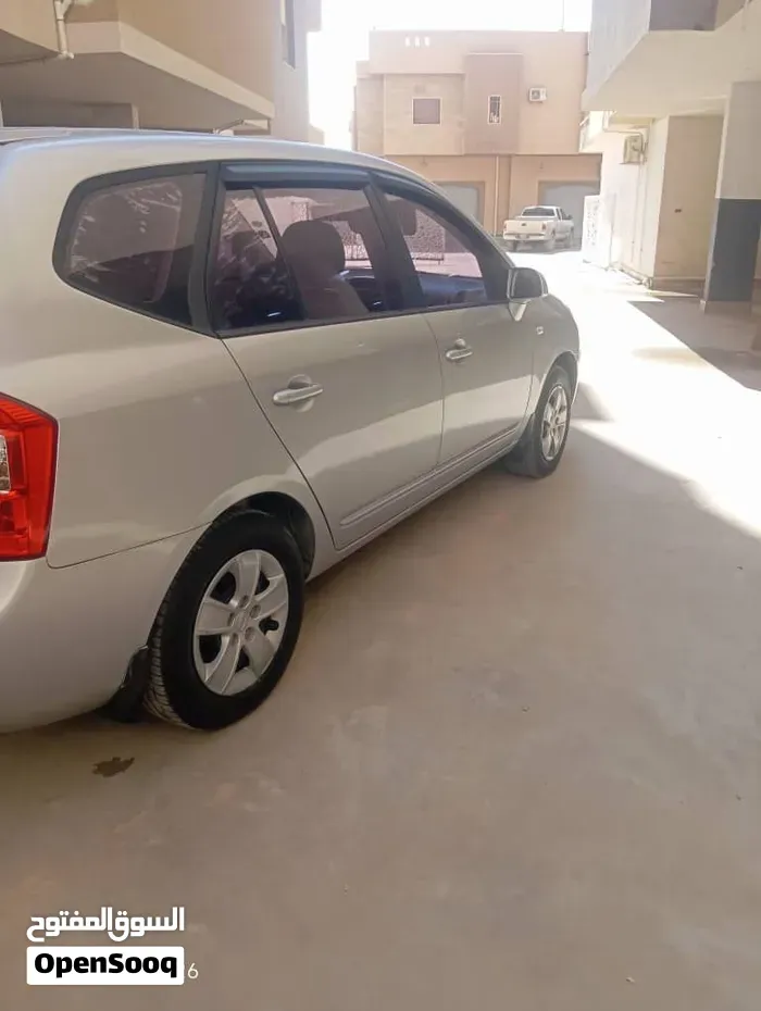 Kia Carens 2011 photo 3