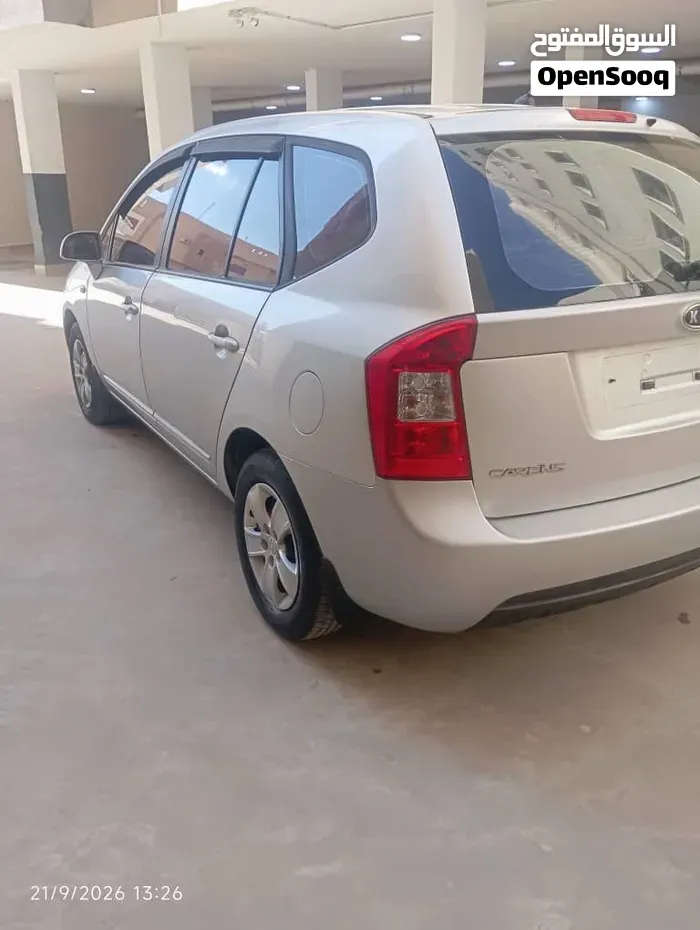 Kia Carens 2011 photo 2