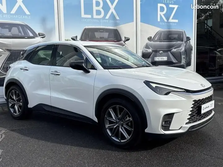 Lexus Lbx 2025 photo 3