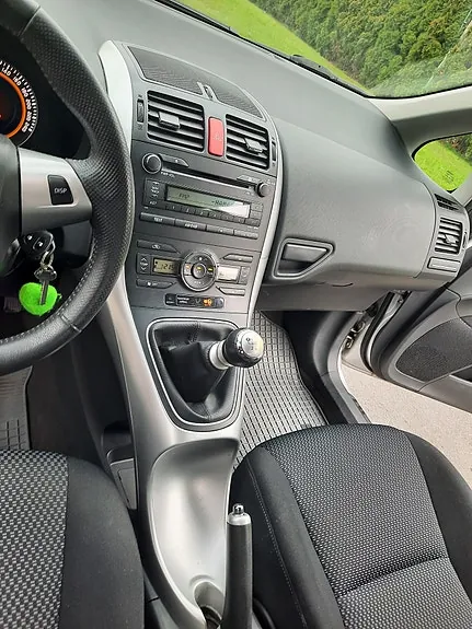 Toyota Auris 2010 photo 4