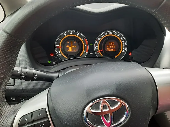 Toyota Auris 2010 photo 3
