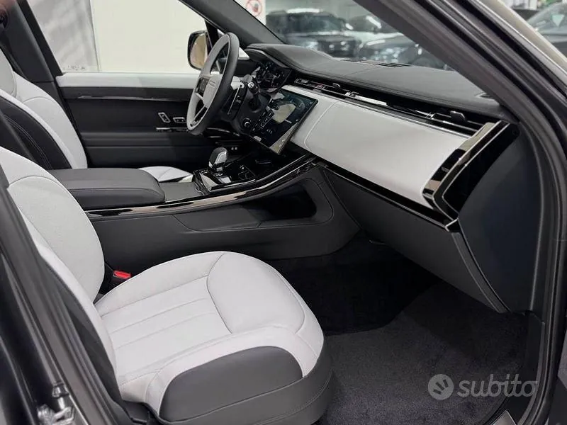Land Rover Range Rover Sport 2026 photo 3