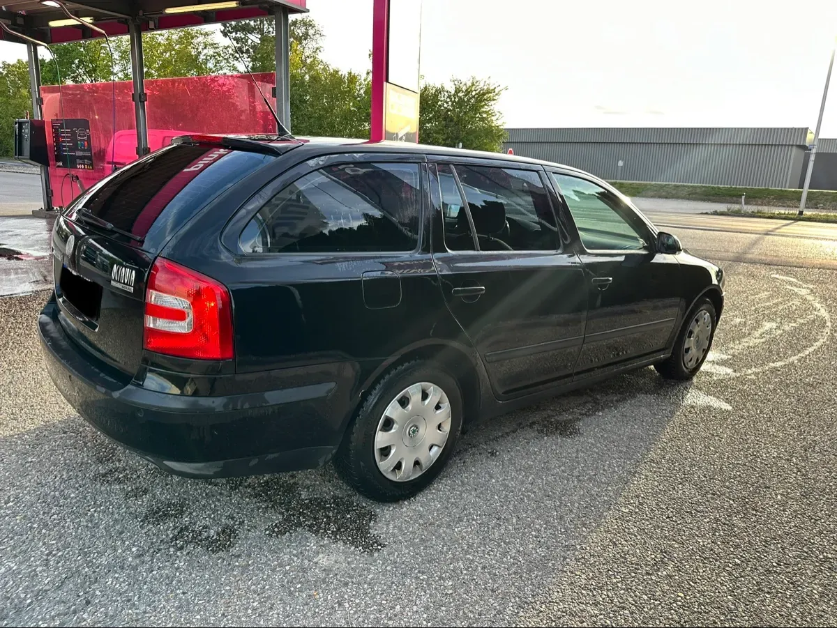 Skoda Octavia 2008 photo 3