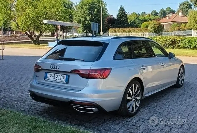 Audi A4 2023 photo 2