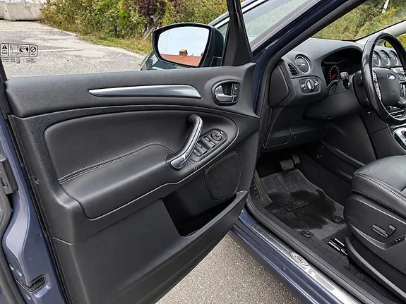 Ford S-Max 2012 photo 2