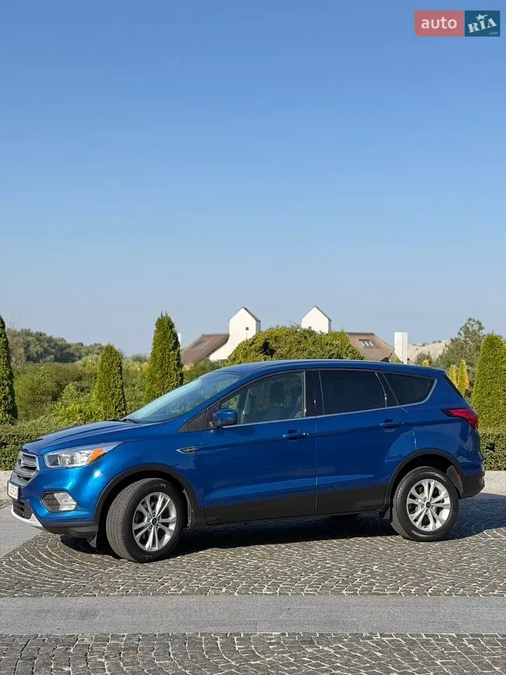 Ford Escape 2019 photo 2