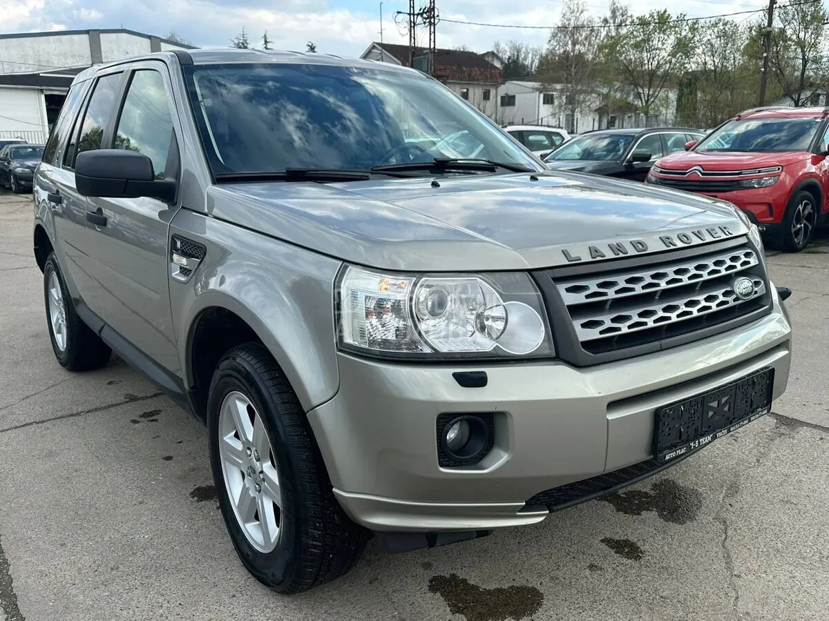 Land Rover Freelander 2012 photo 3