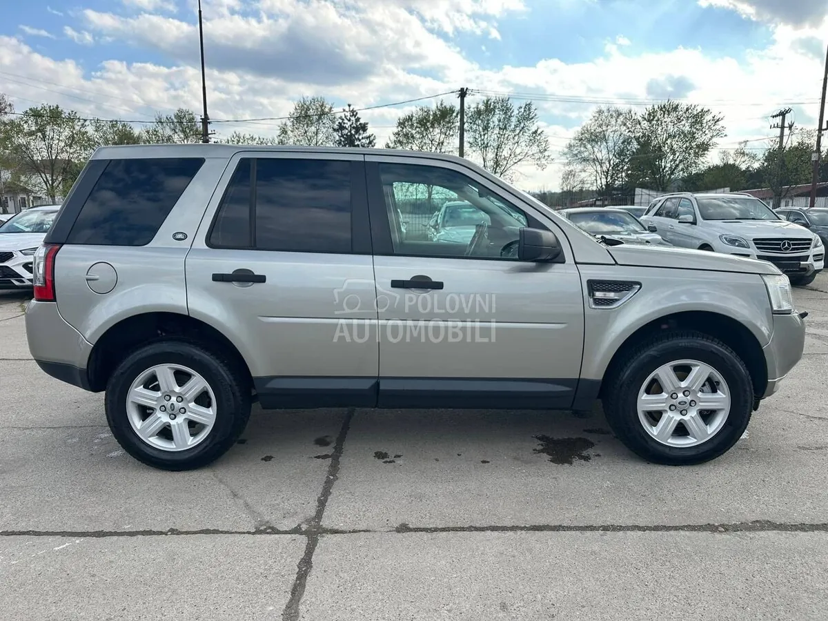 Land Rover Freelander 2012 photo 4