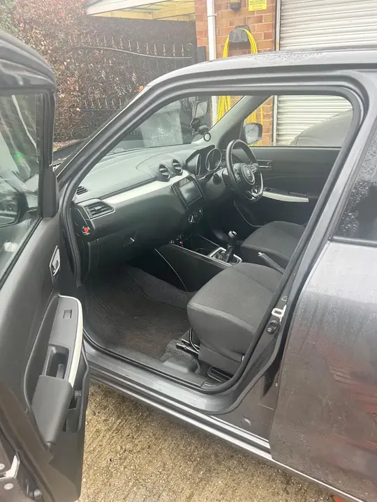 Suzuki Swift 2022 photo 2