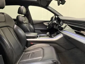Audi Q7 2023 photo 2