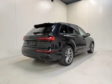 Audi Q7 2023 photo 3