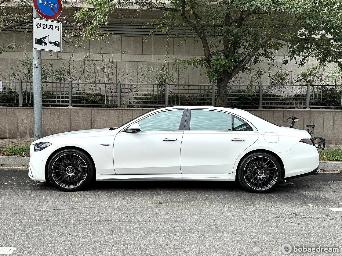 Mercedes-Benz S63 2024 photo 2