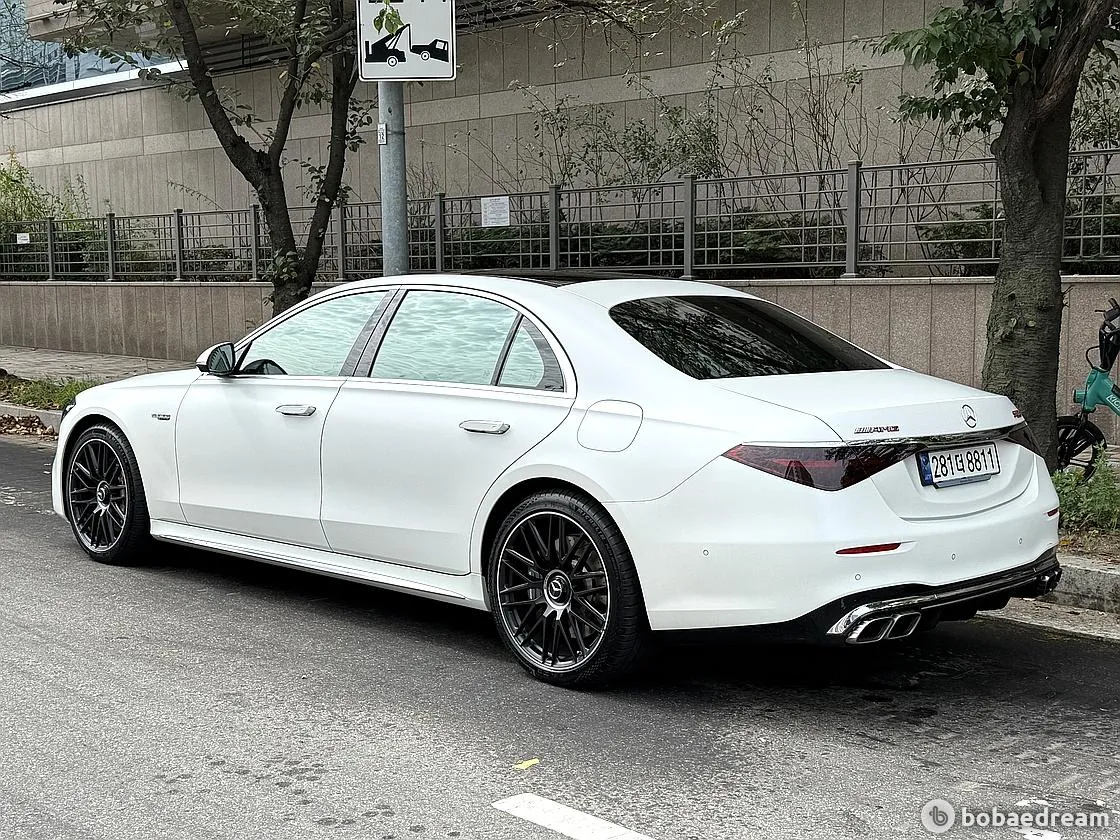 Mercedes-Benz S63 2024 photo 3