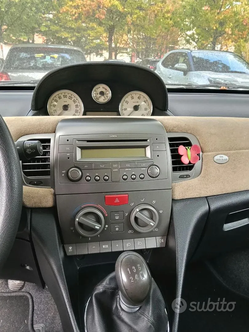 Lancia Ypsilon