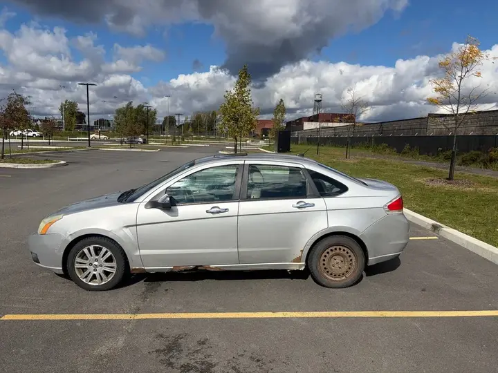 Ford Focus 2010 photo 3