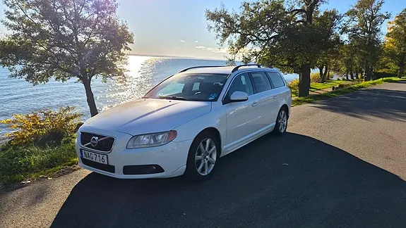 Volvo V70 2013 photo 2