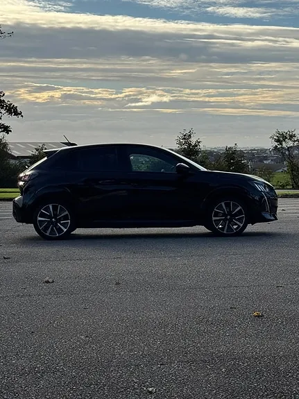 Peugeot E-208 2021 photo 4