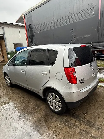 Mitsubishi Colt 2010 photo 2