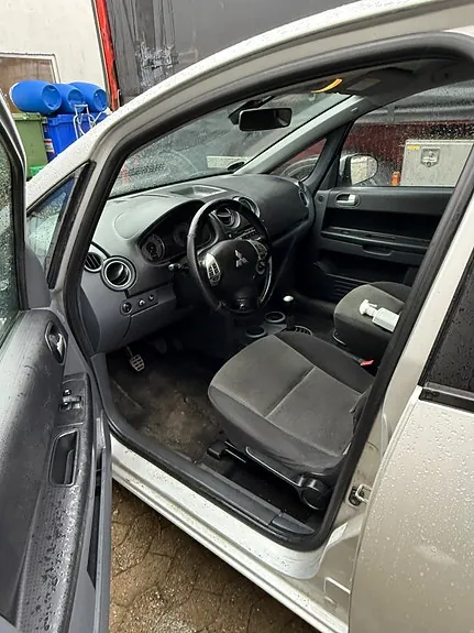 Mitsubishi Colt 2010 photo 5