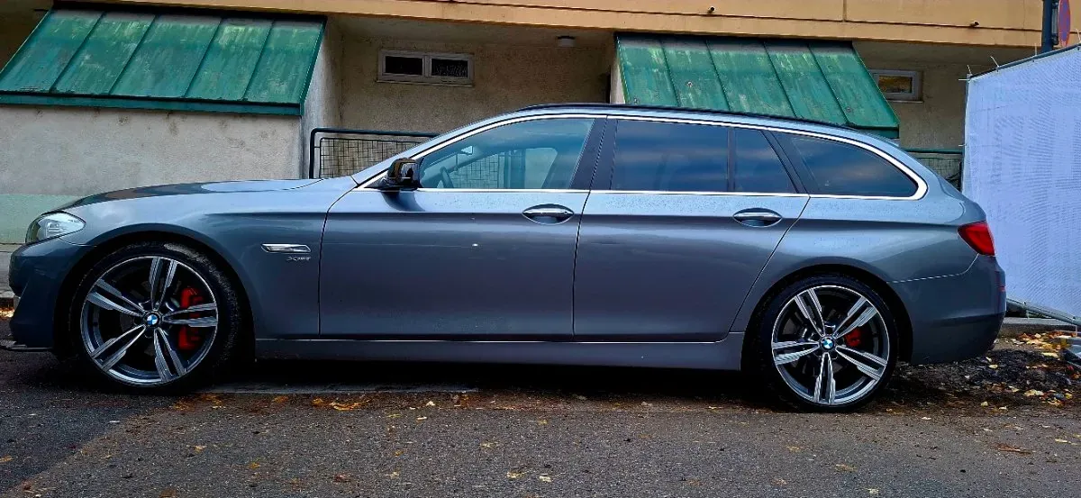 BMW 5 Series 2011 photo 2