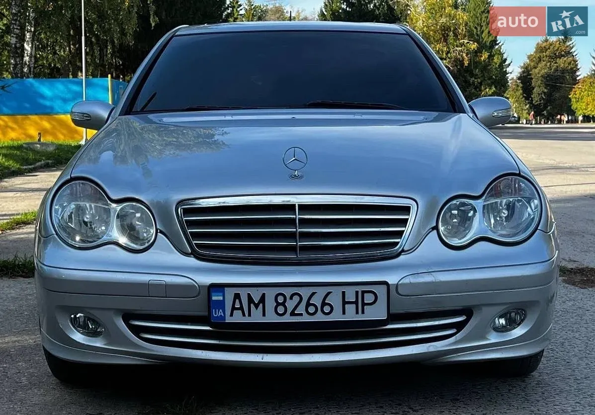 Mercedes-Benz C-Class 2006 photo 2