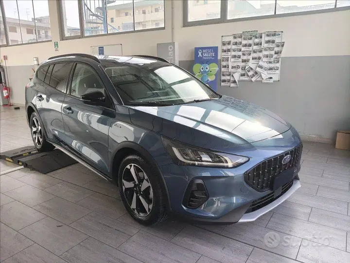 Ford Focus 2023 photo 3